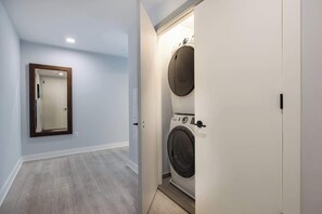 Interior - Luxury 2 BR Apt with Gym and Pool (New Rochelle, NY)