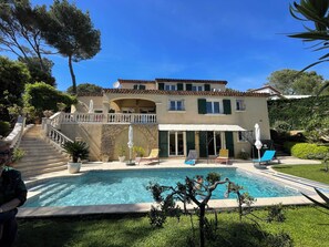 Outdoor pool - Idyllic getaway StudioBas de Villa:garden and private pool near the coast (pierrefeu du var)