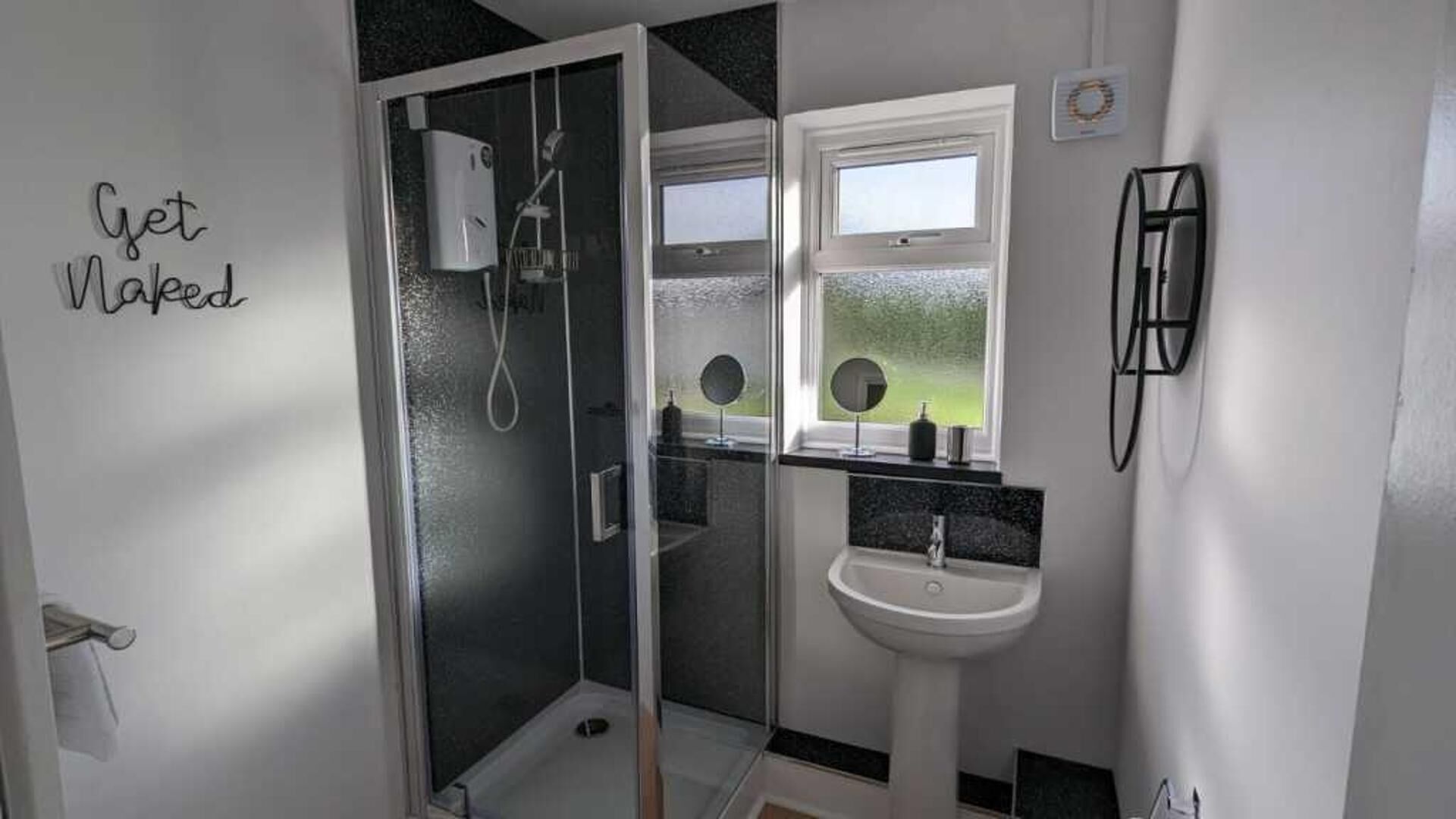 Chalet | Bathroom | Shower, towels