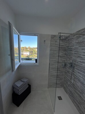 Superior-Dreibettzimmer, Gartenblick