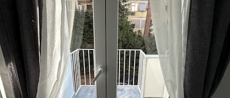 Habitación doble Deluxe, vista al jardín | Wifi gratis