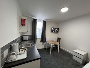 Family Studio | Blackout drapes, iron/ironing board, free WiFi - Crystal Beach Hotel (Bournemouth)