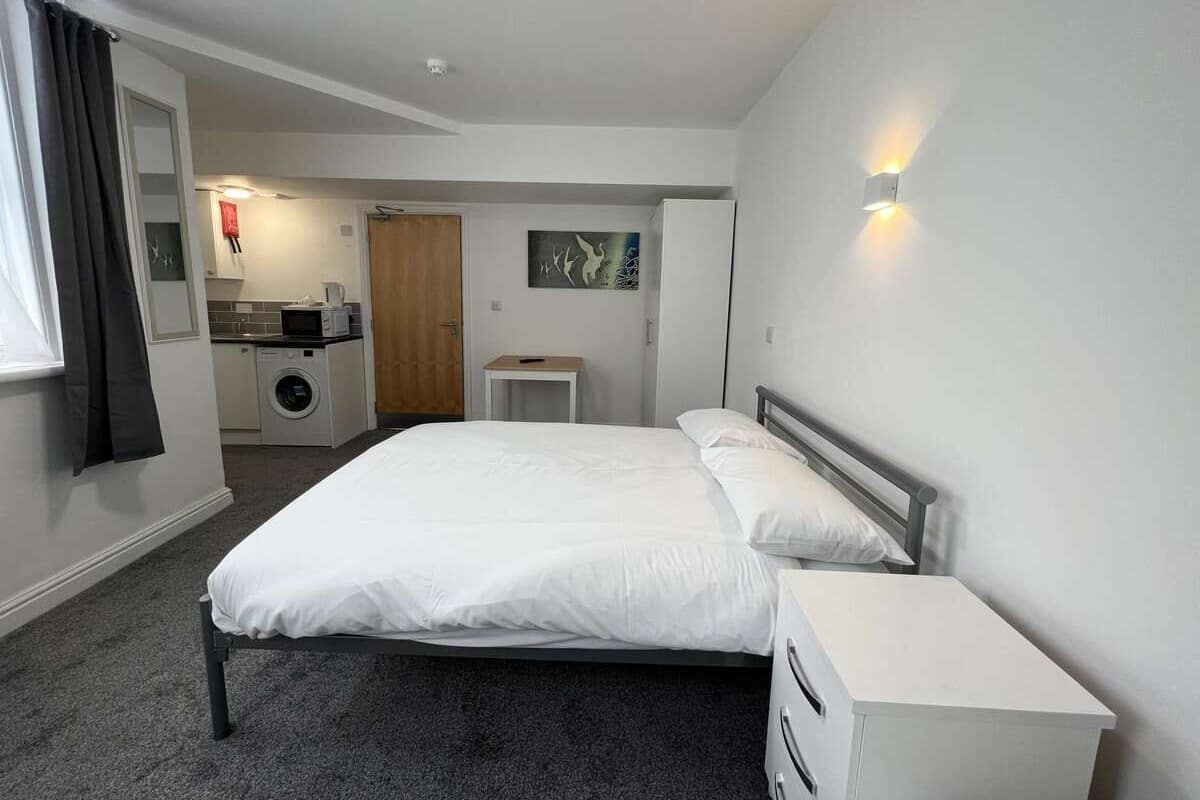 Family Studio | Blackout drapes, iron/ironing board, free WiFi