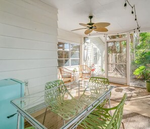 House | 2 bedrooms - Chic Downtown Sarasota Cottage Retreat (Sarasota)
