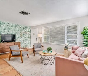 House | 2 bedrooms - Chic Downtown Sarasota Cottage Retreat (Sarasota)