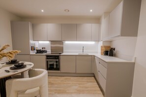 House, Accessible | 2 bedrooms, Internet - Bianco Suite 2BR With City Views (Salford)