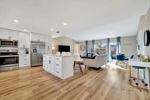 House | 3 bedrooms, Internet - Heated Pool 3b 2b Home 10 Mins to Beach (Largo)