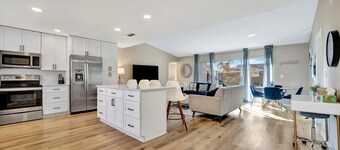 Heated Pool 3b 2b Home 10 Mins to Beach