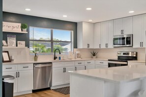 House | Private kitchen - Heated Pool 3b 2b Home 10 Mins to Beach (Largo)