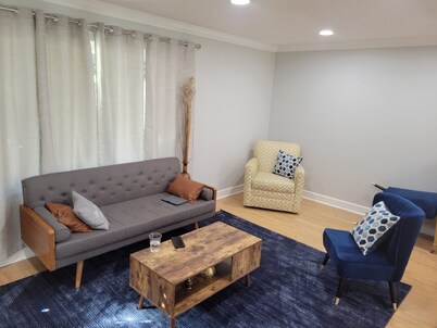 Spacious 4-bedroom house in charming Madison with AC, WiFi