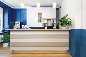 Reception - Premium Hostel (Kraków)