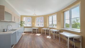 Daily to-go breakfast (PLN 19 per person)