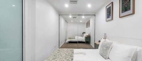 3 室のベッドルーム、アイロン / アイロン台、インターネット、ベッドシーツ