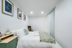 Room - Idyllic and Spacious apartment near Trendy Zetland (Waterloo)