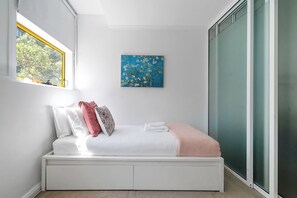 Room - Idyllic and Spacious apartment near Trendy Zetland (Waterloo)