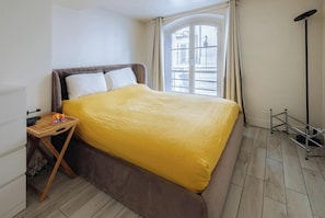 1 bedroom, iron/ironing board, Internet, bed sheets - Superb Appart for 4 - Panthéon / Emily in Paris (Paris)