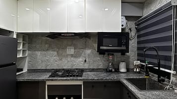 Deluxe Apartment, Balcony, City View | Private kitchen | Electric kettle