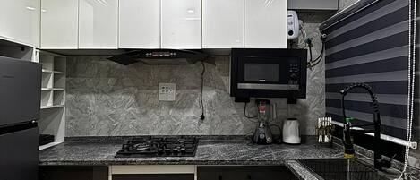 Deluxe Apartment, Balcony, City View | Private kitchen