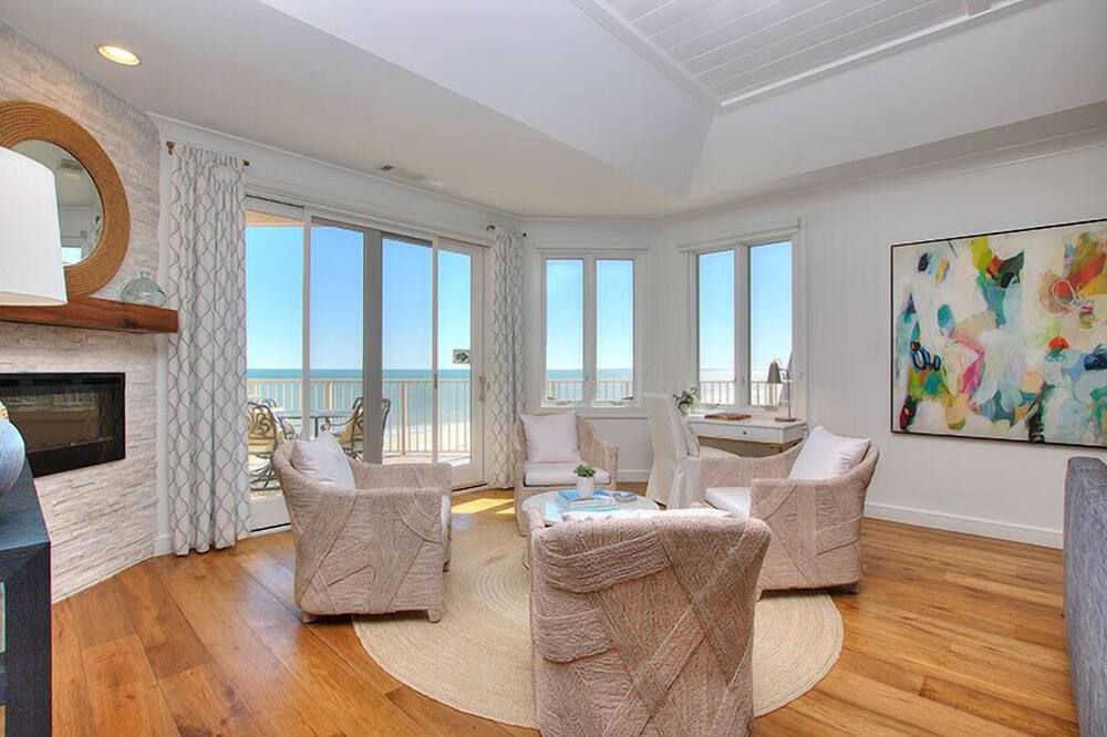 Destination Vacation HHI: Luxury Oceanfront 4-BR Penthouse Villa in Sea Pines