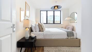 Apartment (2 Bedrooms) | 2 bedrooms, iron/ironing board, bed sheets