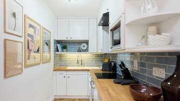 Apartment (2 Bedrooms) | Private kitchen | Microwave, oven, dishwasher