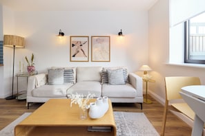 Apartment (2 Bedrooms) | Living area
