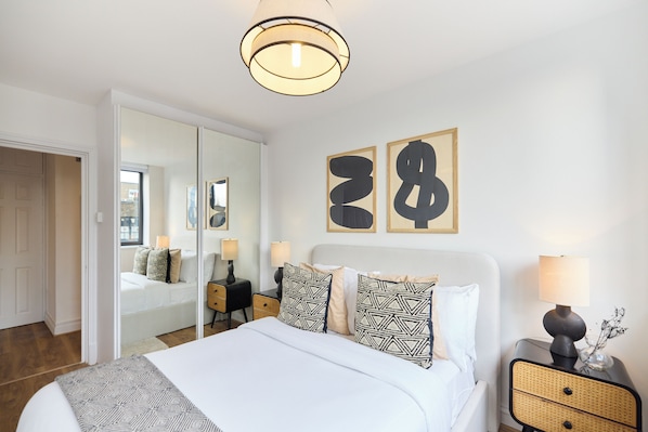 Appartement (2 Bedrooms) | 2 chambres, fer et planche à repasser, literie fournie
