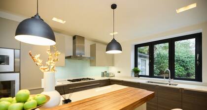 The South Hampstead Hideaway - Stylish 6bdr Home