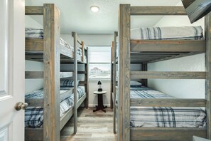 3 bedrooms, travel cot, WiFi, bed sheets