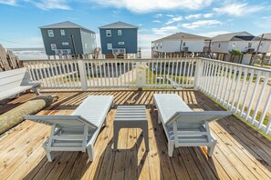 Terrace/patio - Surfside Beach House - Views, Family & Pets (Surfside Beach)
