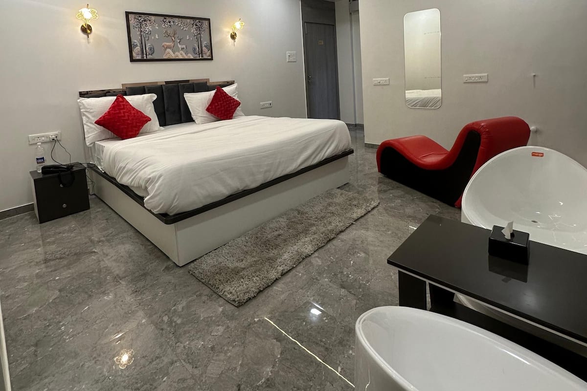 Deluxe Room | Free WiFi, bed sheets