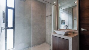 Shower, towels - Sunny Aldea Zama Townhouse w/ Community Pool (Tulum)