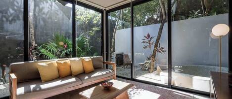 テレビ、書斎 / ワークスペース