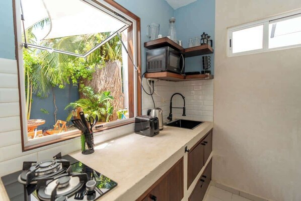 Fridge, microwave, stovetop, coffee/tea maker - Cute Downtown House with Private Pool & Bikes (Tulum)