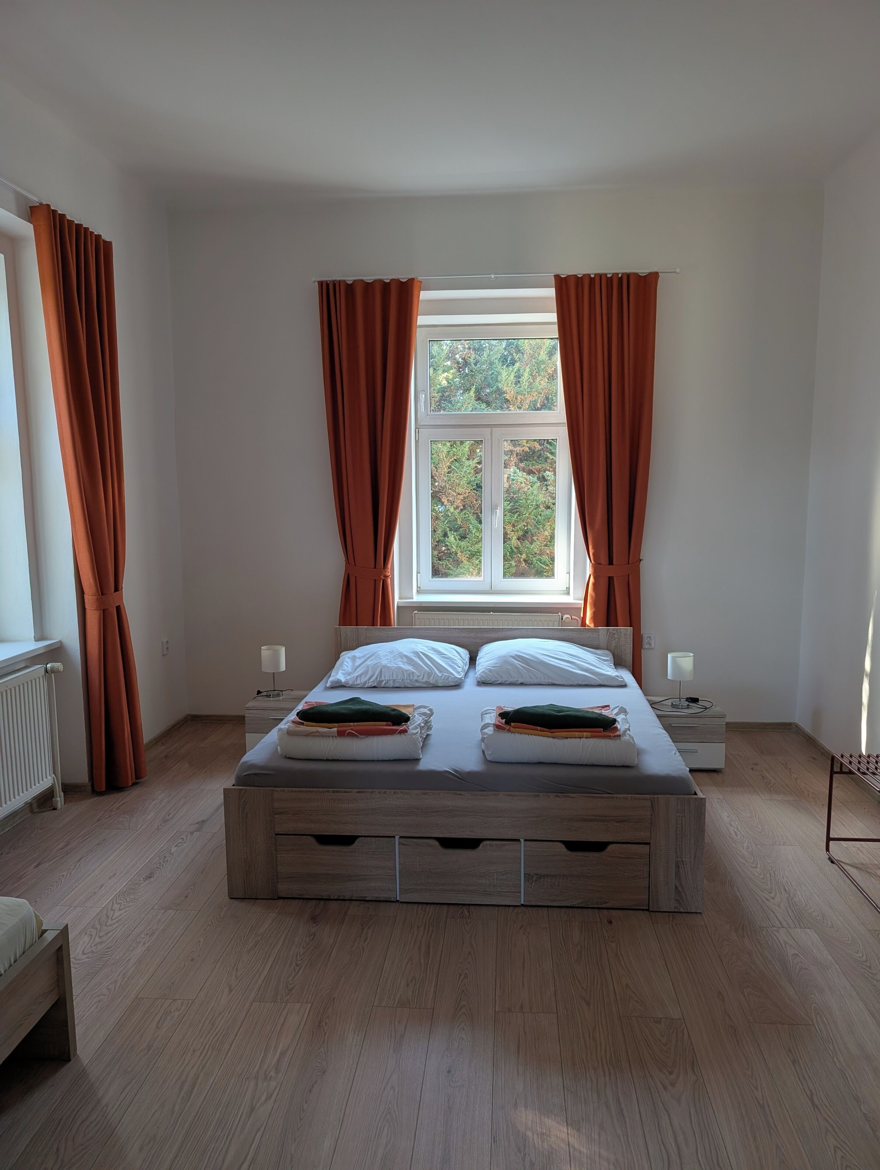 6 bedrooms, iron/ironing board, WiFi, bed sheets