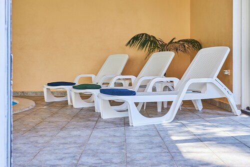 Spacious Villa Fontana with heated indoor pool and large garden