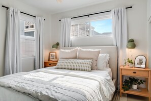 4 Schlafzimmer, Schreibtisch, Bügeleisen/Bügelbrett, Reisekinderbett