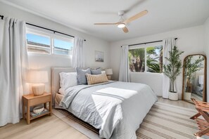 4 bedrooms, desk, iron/ironing board, travel crib
