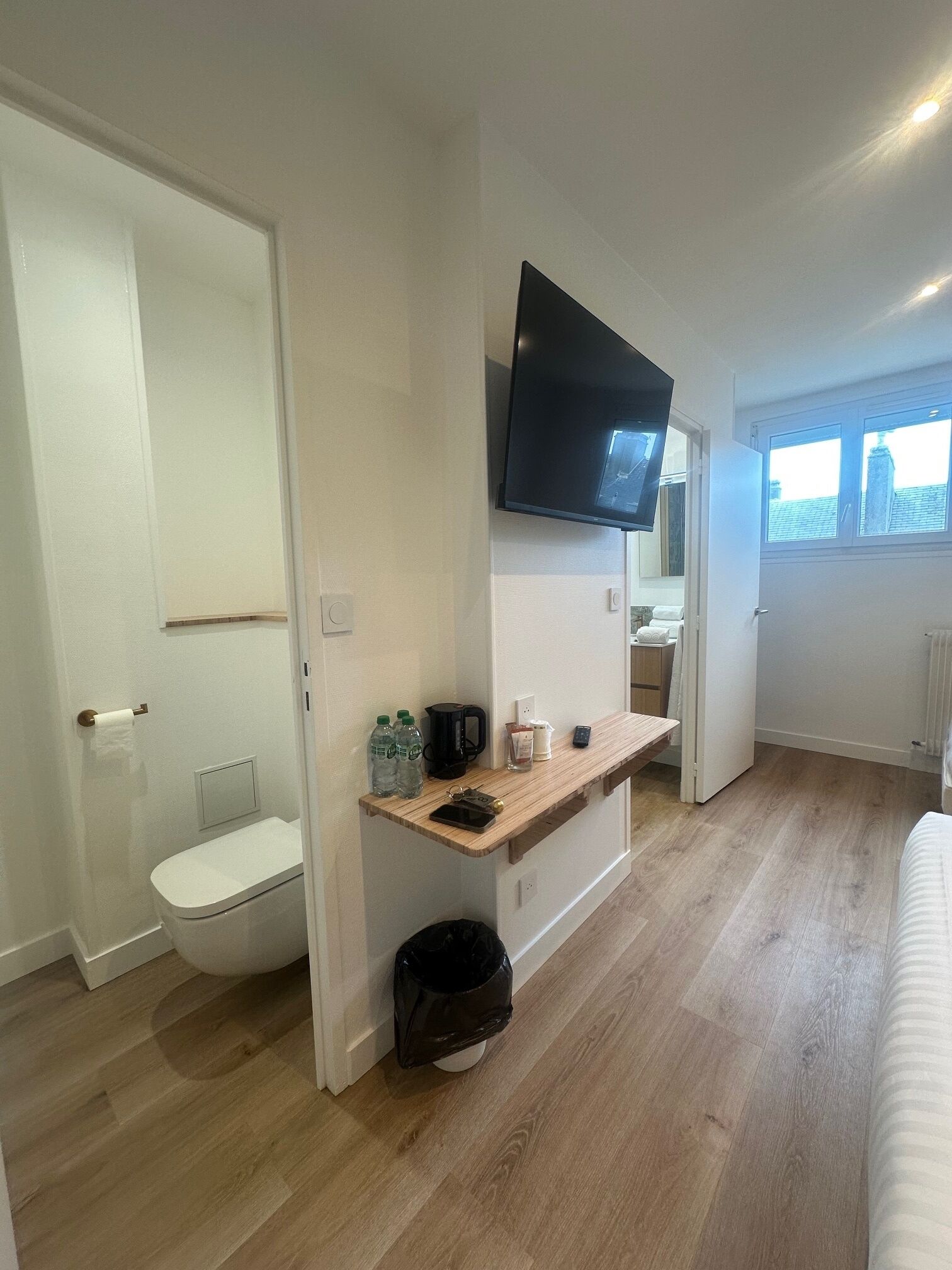 واي فاي مجانًا وملاءات أسرّة