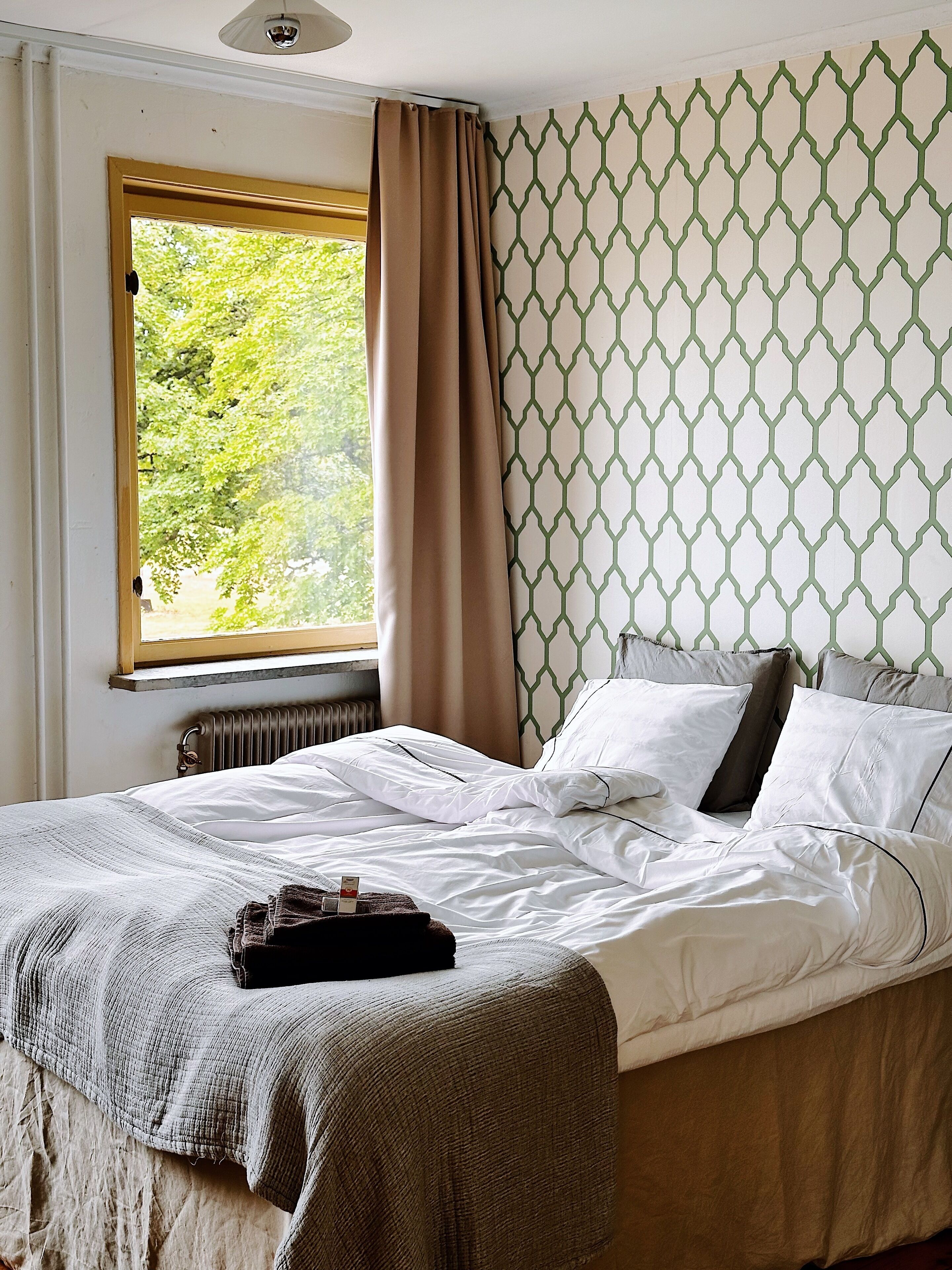 Familiesuite, utsikt mot innsjø | Strykejern/-brett, wi-fi (inkludert) og sengetøy