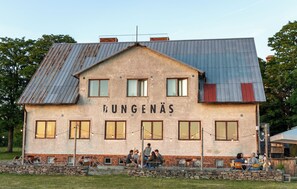 Front of property - Bungenäs Badhotell (Fårösund)