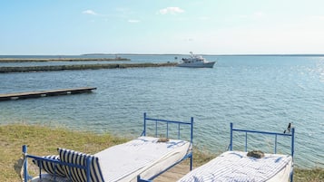 Private beach, sun loungers, beach umbrellas, beach towels