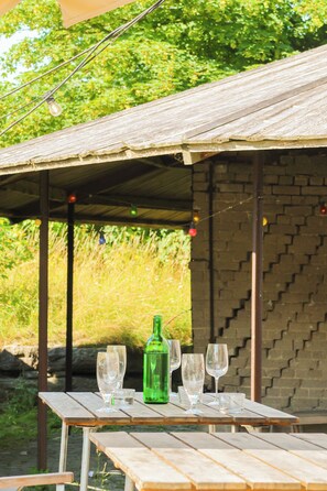 2 restaurants, breakfast, lunch served; local and international cuisine