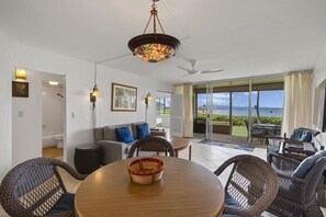 Condo, 3 Bedrooms | Living area