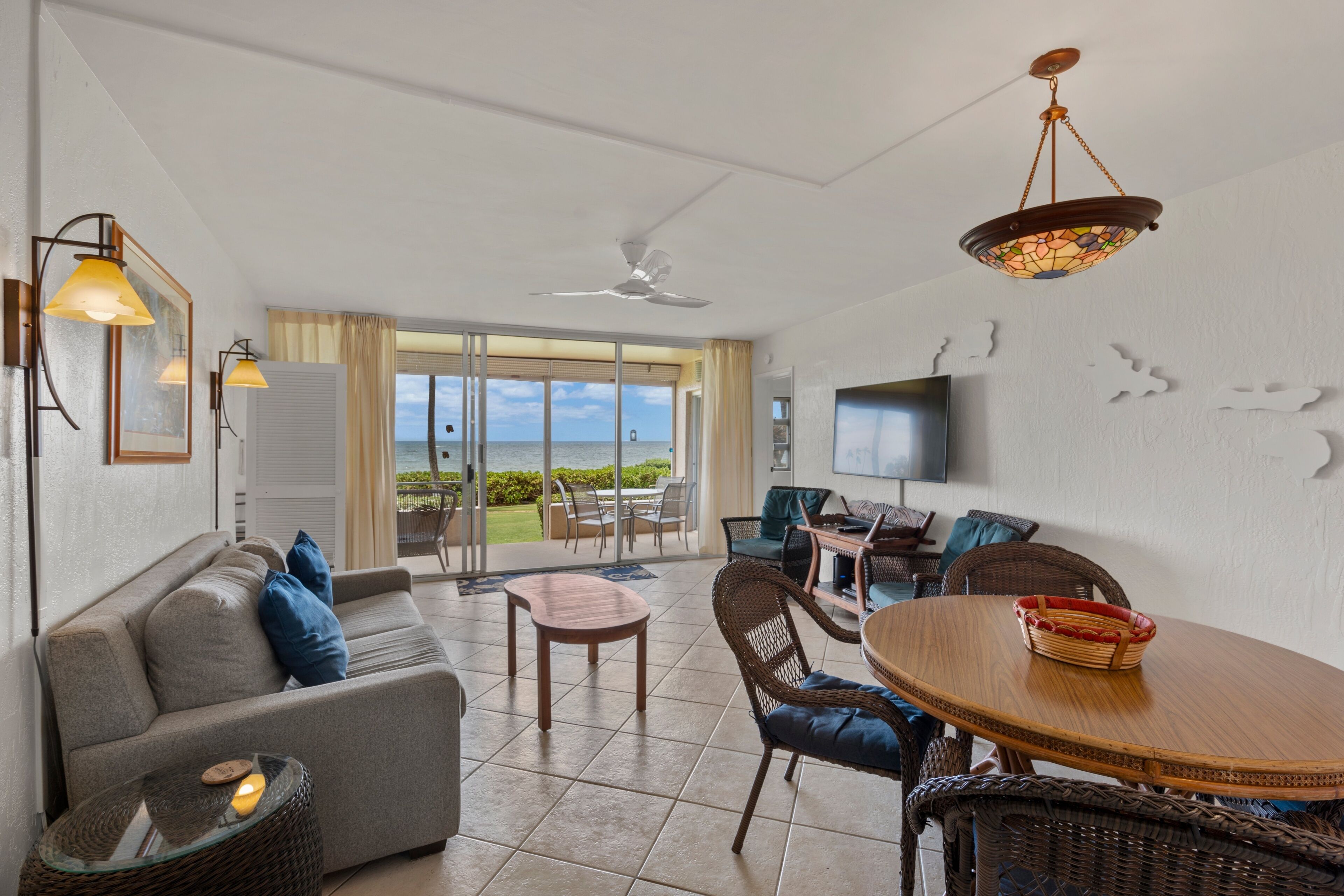Condo, 3 Bedrooms | Living area