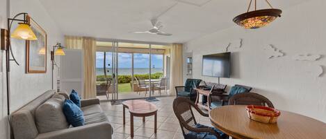 Condo, 3 Bedrooms | Living area