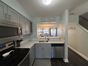 Fridge, microwave, oven, stovetop - Courtside Villas - Overlooking Pool, Walk to Beach (Hilton Head Island)
