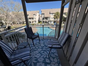 Property grounds - Courtside Villas - Overlooking Pool, Walk to Beach (Hilton Head Island)