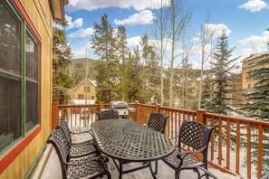 Outdoor dining - 3 BDR for 10, w/Pool & Hot Tub, Walk to Ski Lift! (Dillon)