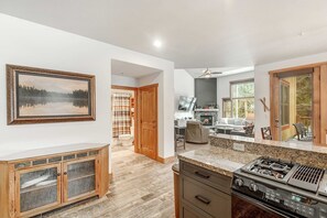 Interior - 3 BDR for 10, w/Pool & Hot Tub, Walk to Ski Lift! (Dillon)